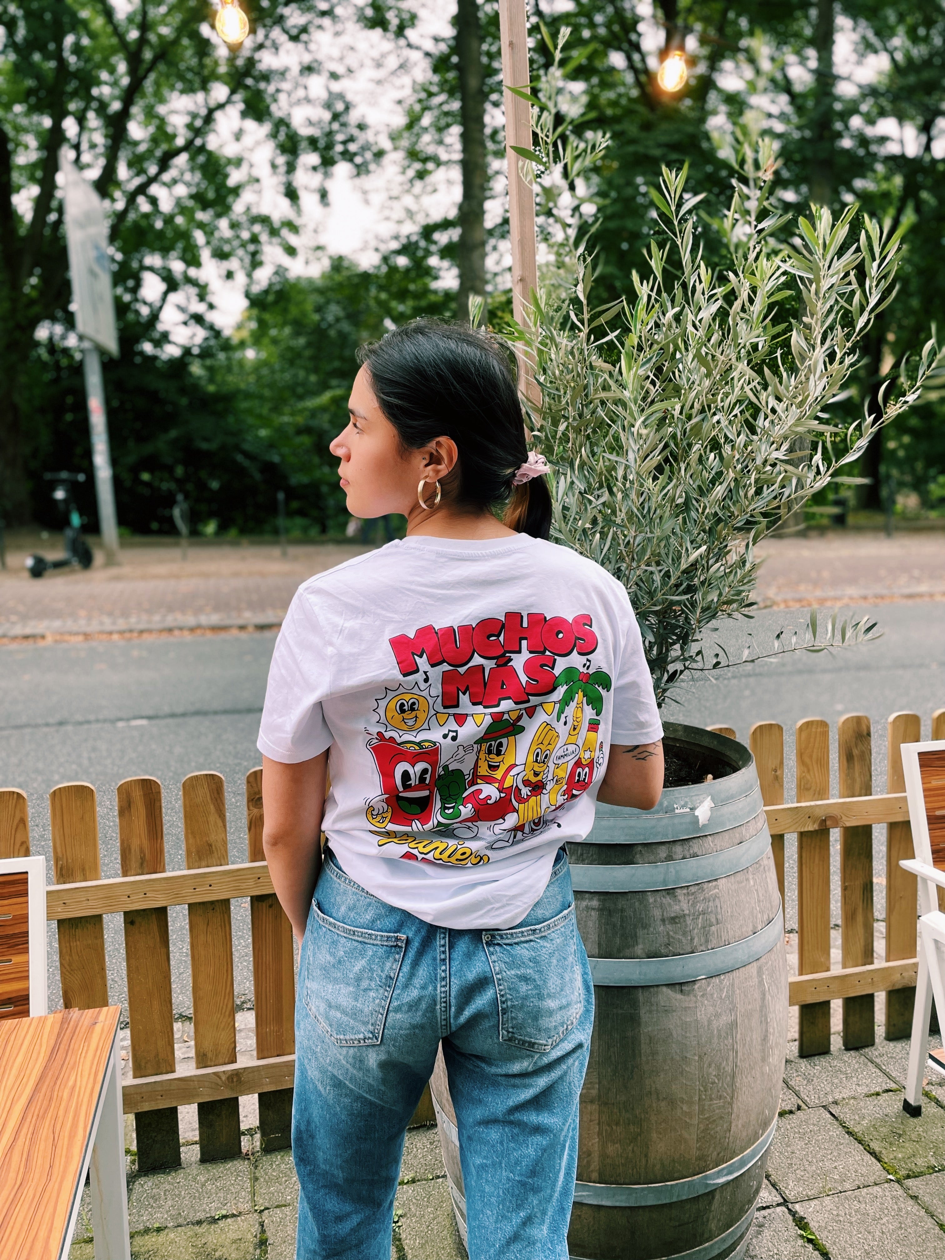 Muchos Más T-Shirt