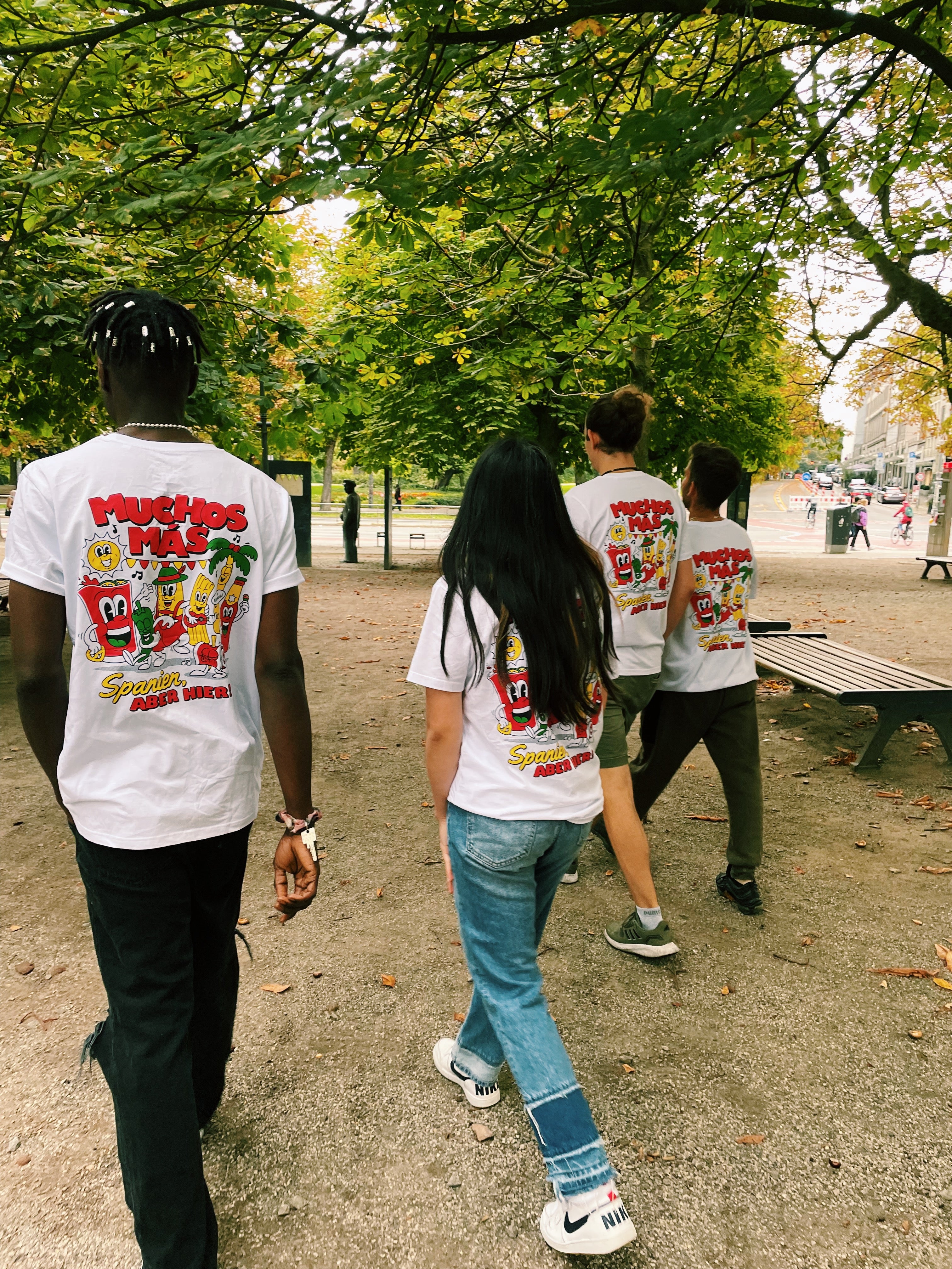 Muchos Más T-Shirt